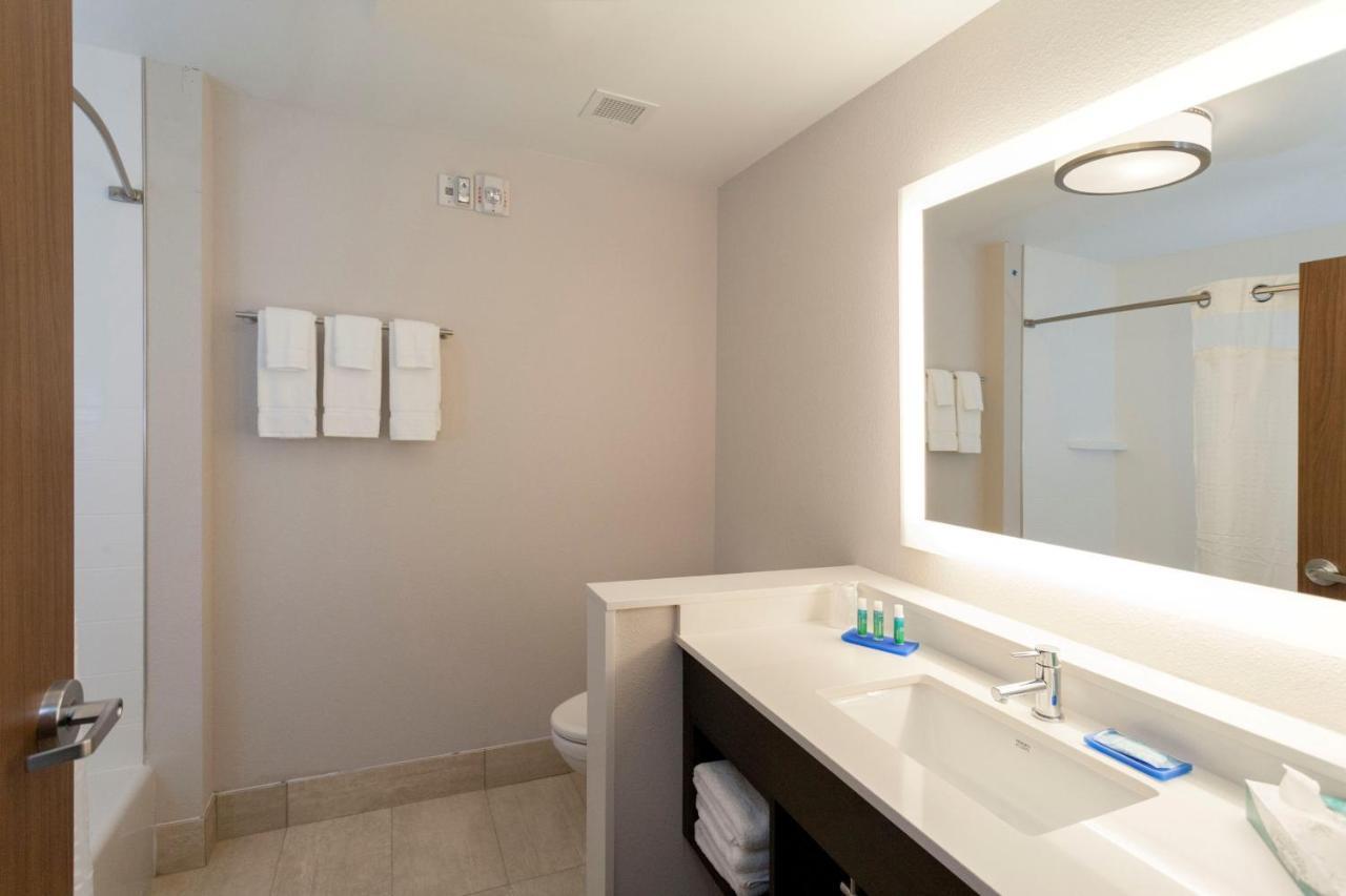 Holiday Inn Express - Blair By Ihg Экстерьер фото